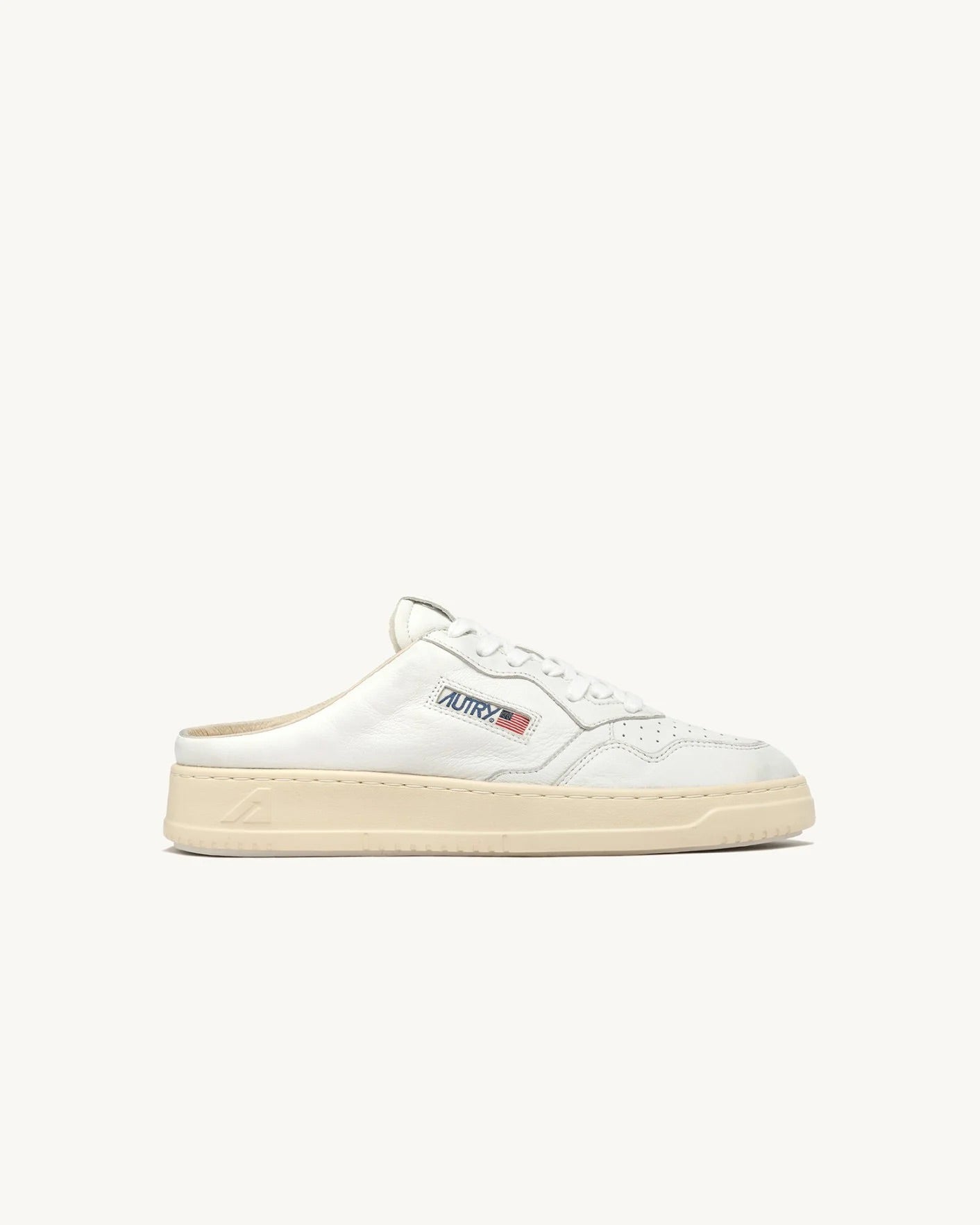 ★AUTRY★MEDALIST LOW SNEAKERS IN METEORITE NAPA LEATHER★ Autry Medalist Low Sneakers In Winter White Napa Leather